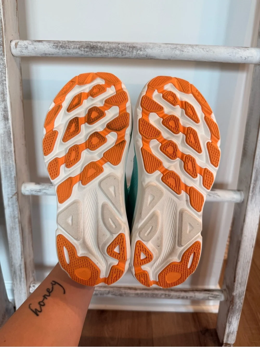 Hoka Clifton 9 Running Shoes Women's Size 8.5 Seafoam / Aqua Breeze Worn Once